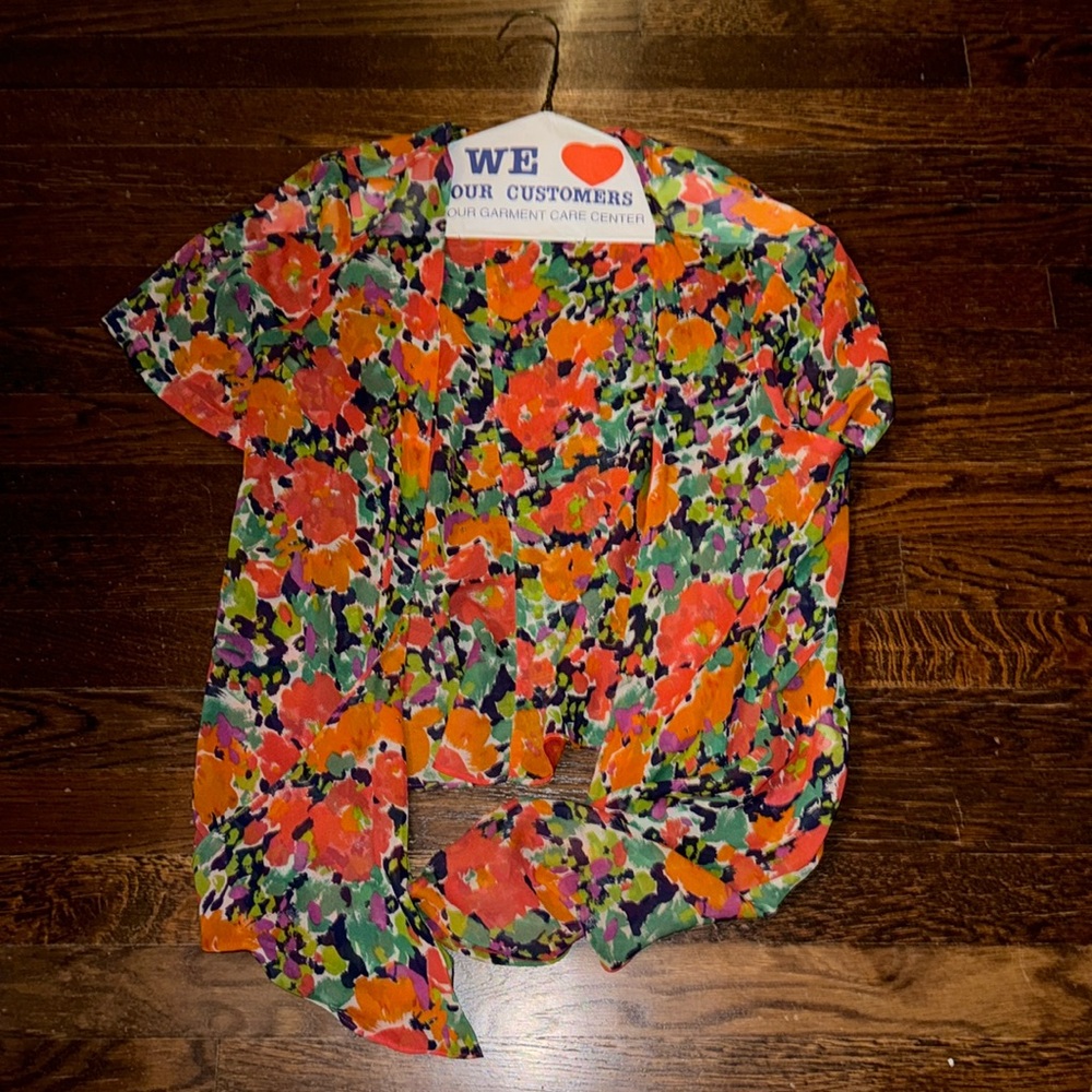 Bright Floral 100% Silk Top, Open Front, does not close (could tie) with pockets